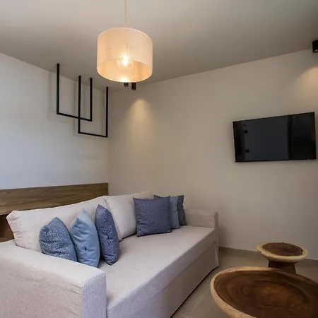 Elegant Suites&villas Hotel *