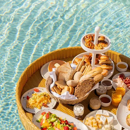 Hotel Elegant Suites&villas *