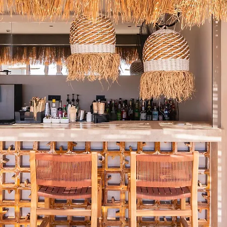 Hotel Elegant Suites&villas *