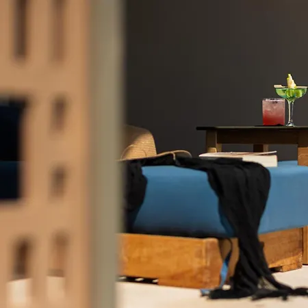 Отель Elegant & *