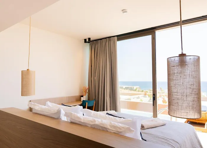 Elegant & Отель